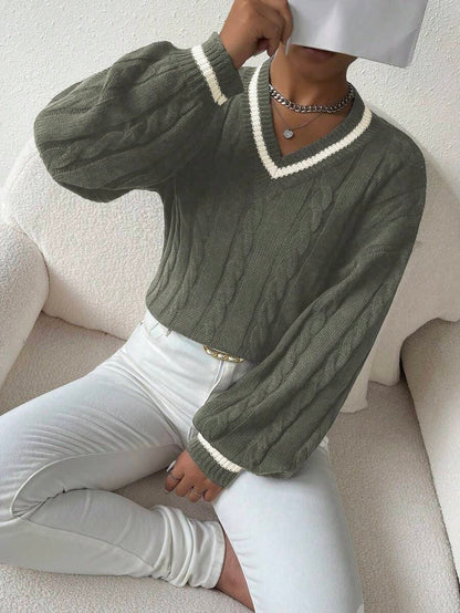Claire™ | Preppy Kabelstrik Med Dyb V-Hals