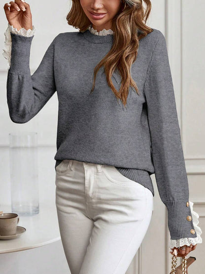 Livia™ | Striktrøje Med Blondekant Og Knapdetaljer