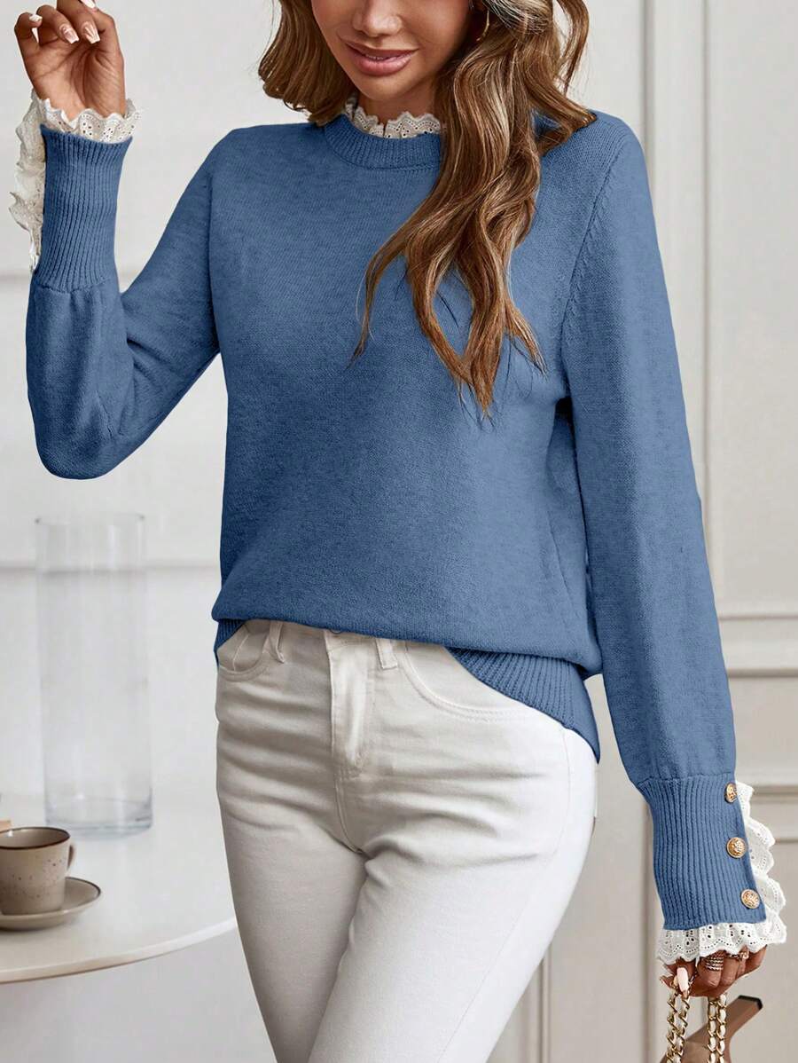 Livia™ | Striktrøje Med Blondekant Og Knapdetaljer