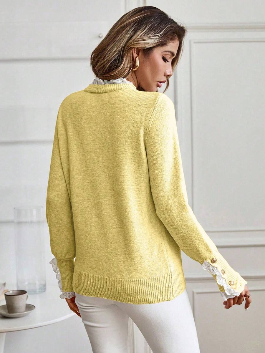 Livia™ | Striktrøje Med Blondekant Og Knapdetaljer