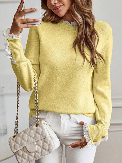 Livia™ | Striktrøje Med Blondekant Og Knapdetaljer