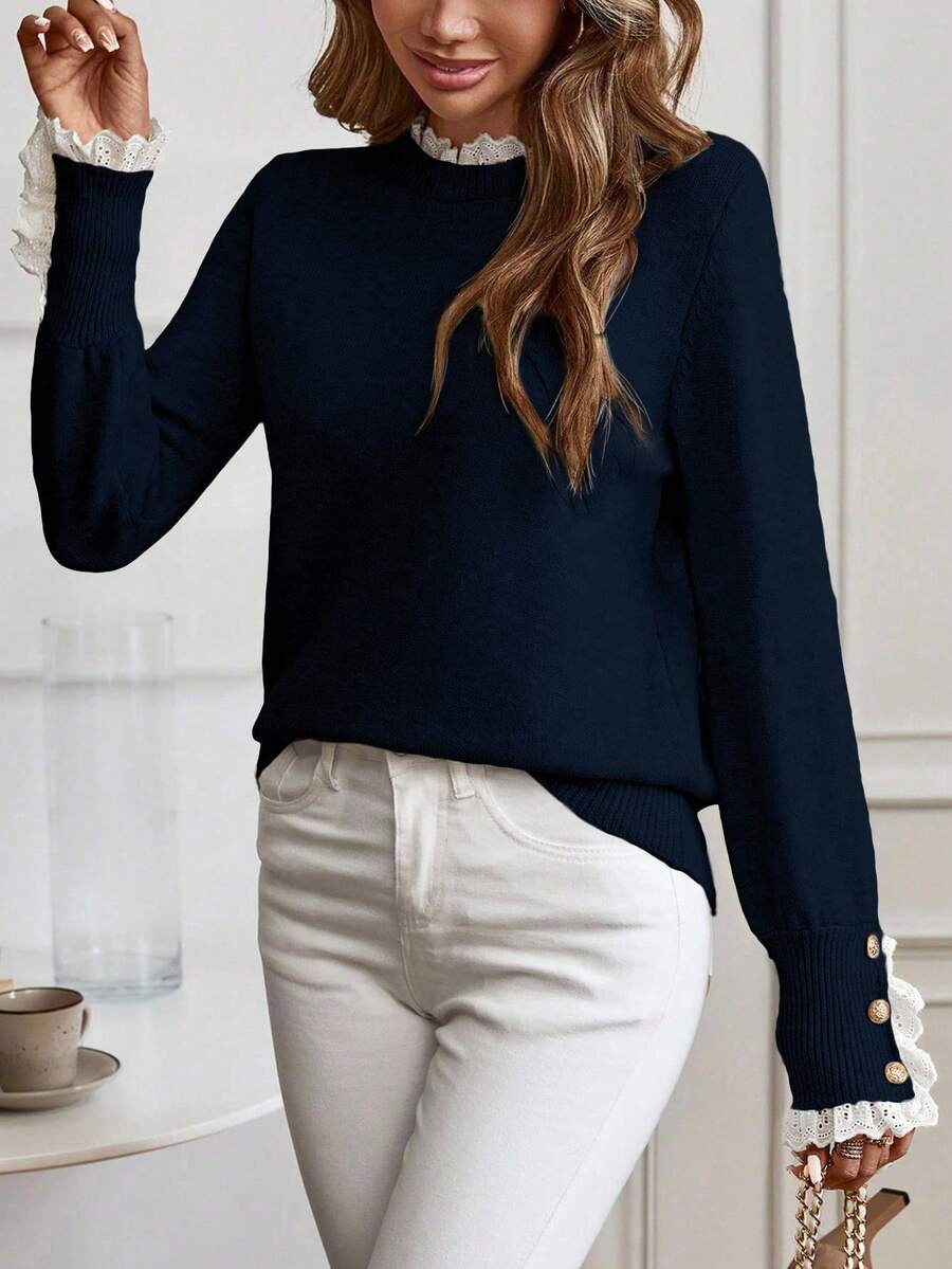 Livia™ | Striktrøje Med Blondekant Og Knapdetaljer