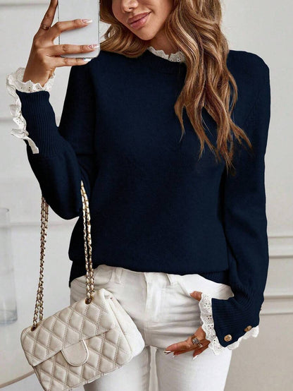 Livia™ | Striktrøje Med Blondekant Og Knapdetaljer