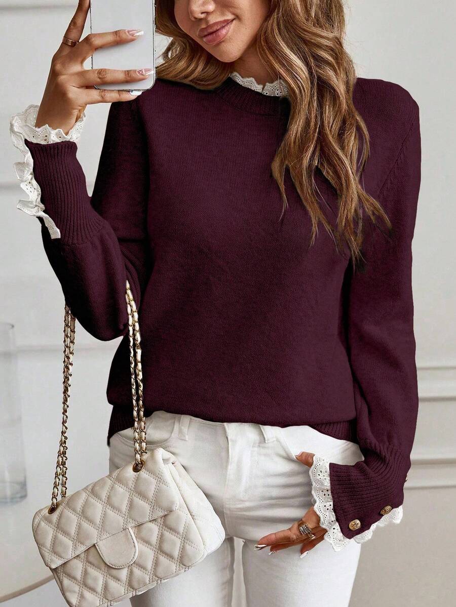 Livia™ | Striktrøje Med Blondekant Og Knapdetaljer