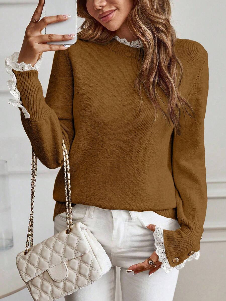 Livia™ | Striktrøje Med Blondekant Og Knapdetaljer