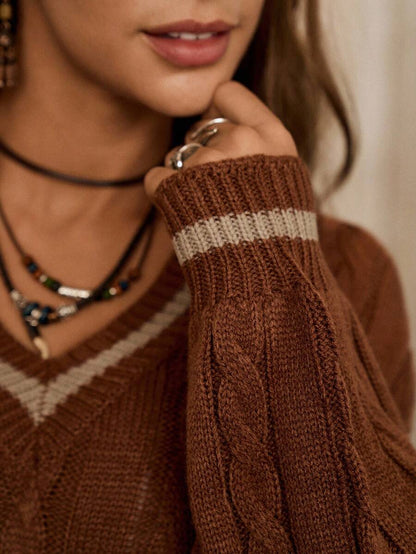 Claire™ | Preppy Kabelstrik Med Dyb V-Hals