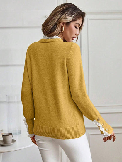 Livia™ | Striktrøje Med Blondekant Og Knapdetaljer