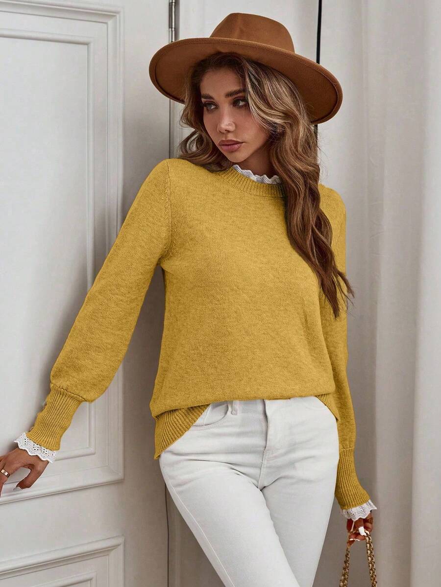 Livia™ | Striktrøje Med Blondekant Og Knapdetaljer