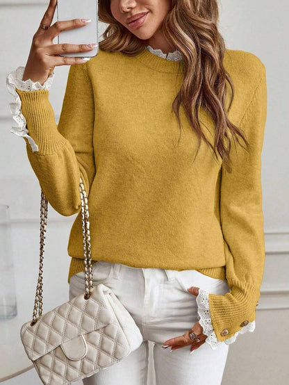 Livia™ | Striktrøje Med Blondekant Og Knapdetaljer