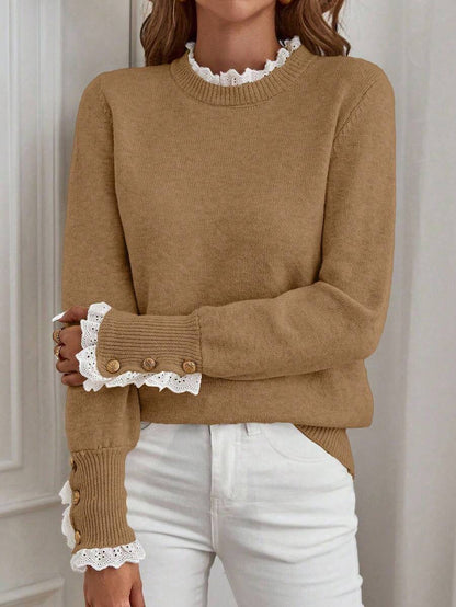 Livia™ | Striktrøje Med Blondekant Og Knapdetaljer