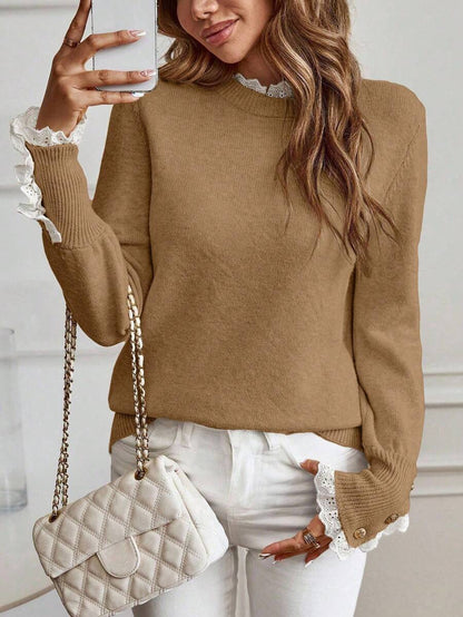 Livia™ | Striktrøje Med Blondekant Og Knapdetaljer