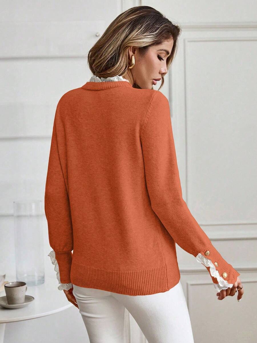 Livia™ | Striktrøje Med Blondekant Og Knapdetaljer