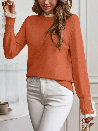 Livia™ | Striktrøje Med Blondekant Og Knapdetaljer