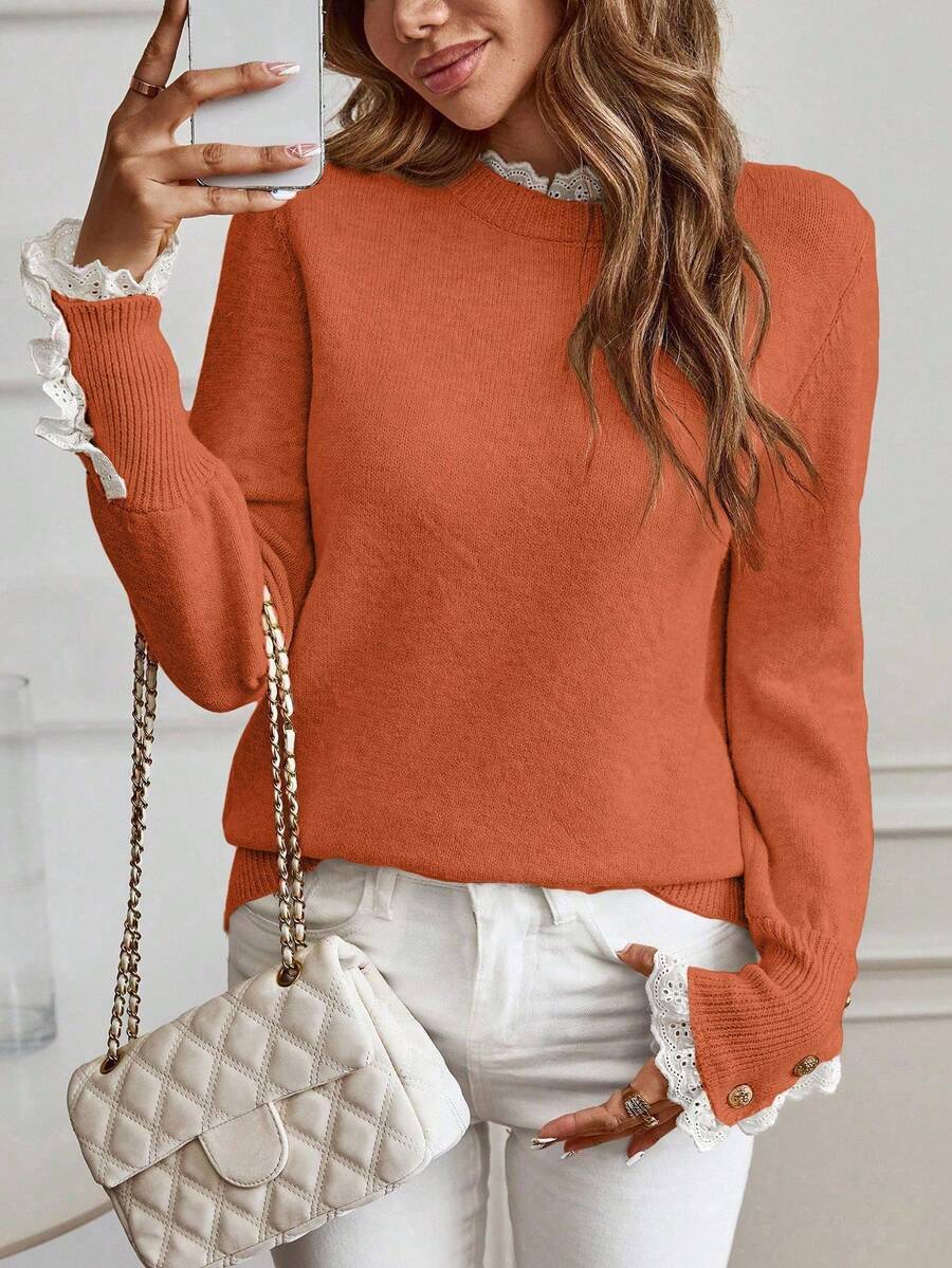 Livia™ | Striktrøje Med Blondekant Og Knapdetaljer