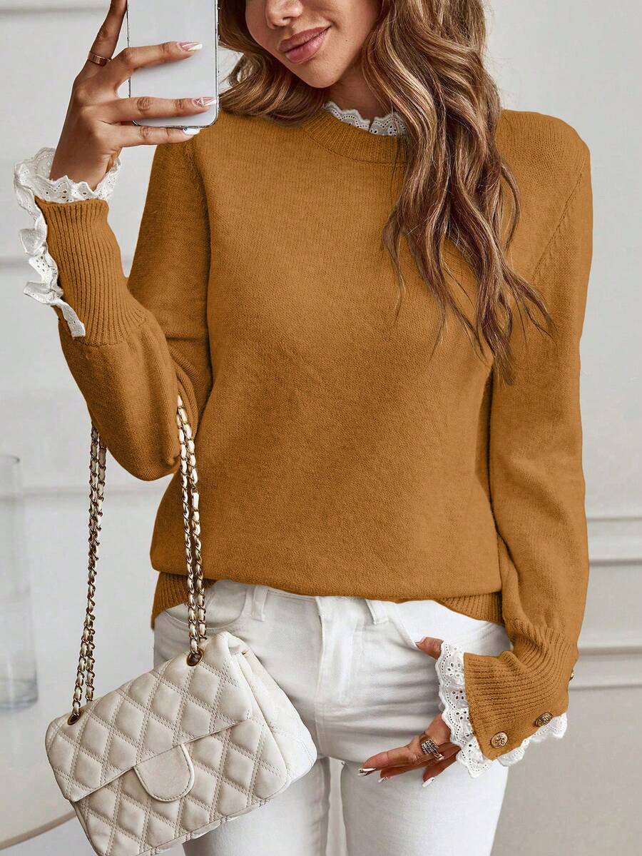 Livia™ | Striktrøje Med Blondekant Og Knapdetaljer